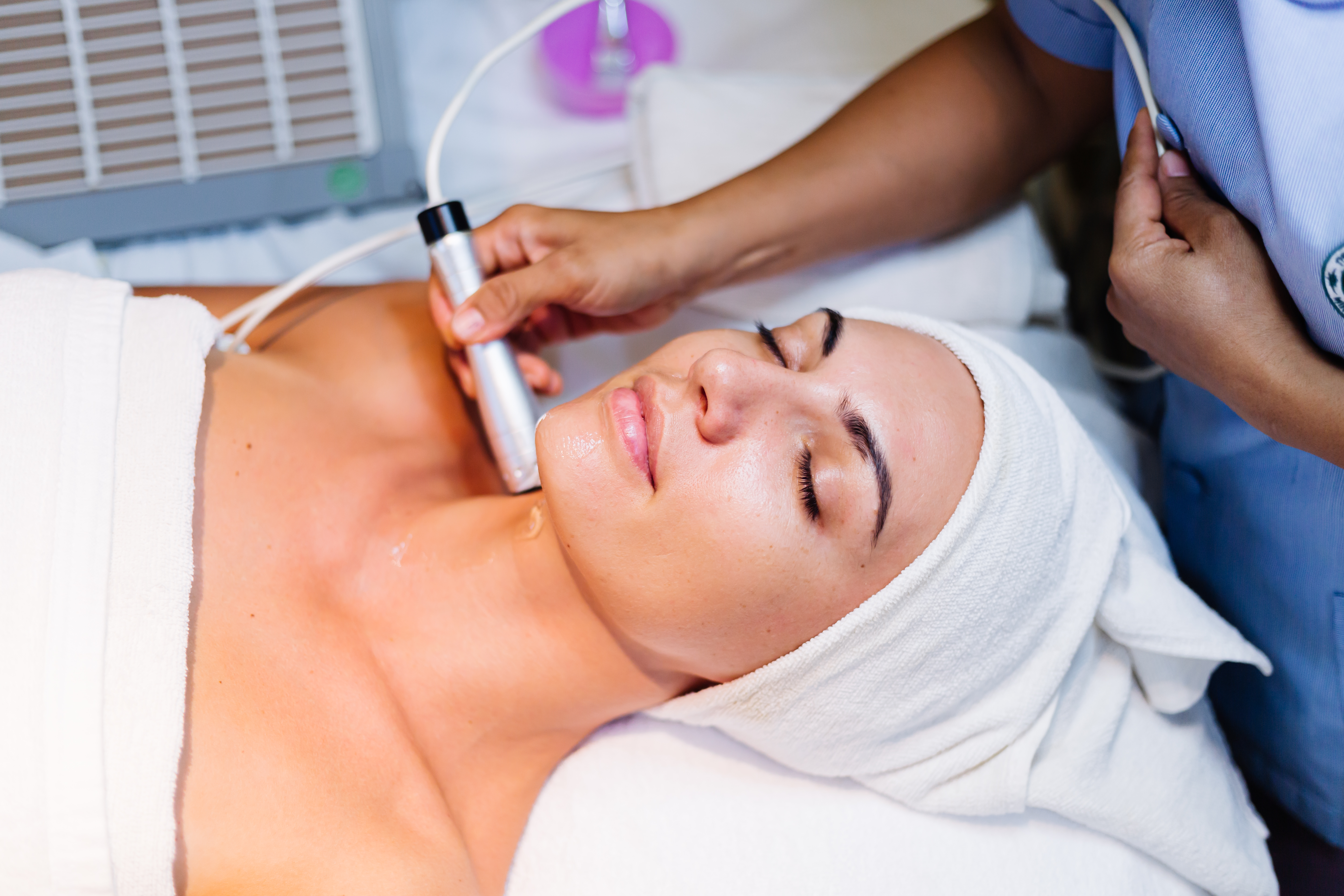 Transform Your Look with Advanced Skin Tightening by Dr. Samreen Khan